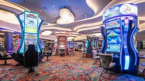Tampilan kasino online lengkap dengan slot dan live dealer asikqq
